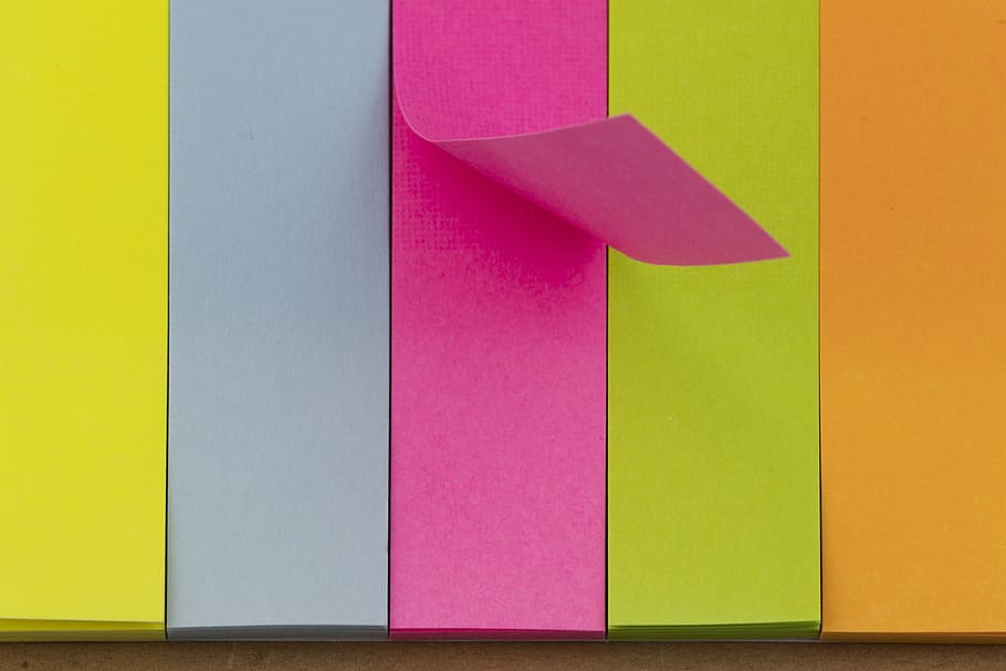 paper de notes, notes, missatge, paper, escriure, emocions, multicolor, groc, cap gent, a l'interior, color rosa, art i artesania, creativitat, còpia espai, fons, primer pla, funció de construcció de parets, elecció, variació, artesania, tir de l'estudi, forma, marc complet, disseny, directament a sobre, porpra, 5K