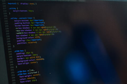 codage, la programmation, code, sublime, texte, travail, ordinateur, La technologie, affaires, la communication, Les données, multi couleur, personne, à l'intérieur, illuminé, écran, Technologie sans fil, lien, écriture occidentale, fermer, Voyage, nombre, moniteur d'ordinateur, support d'information, plein cadre, Langage informatique, 4K, CC0, domaine public, libre de droits