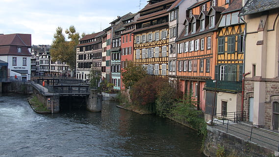 Alsasko, ecluse, zámek, stavba, exteriér budovy, architektura, voda, nábřeží, budova, řeka, rezidenční čtvrti, nebe, Příroda, den, rostlina, strom, město, okno, nikdo, Dům, most, venku, 5K, CC0, veřejná doména, bez autorských práv