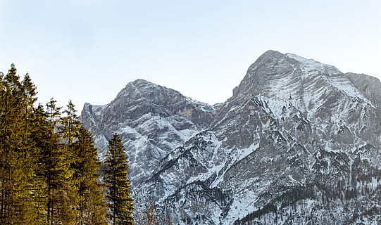 neu, hivern, blanc, fred, temps, gel, arbres, plantes, naturalesa, viatjar, aventura, muntanya, turó, roques, penya-segat, vall, bellesa a la natura, temperatura de fred, escenics - natura, cel, arbre, planta, Serra, tranquil·litat, escena tranquil·la, escena no urbana, dia, cel clar, cap gent, idíl·lic, medi ambient, muntanya nevada, a l'aire lliure, formació, cim de muntanya, 4K, CC0, domini públic, lliure de regalies