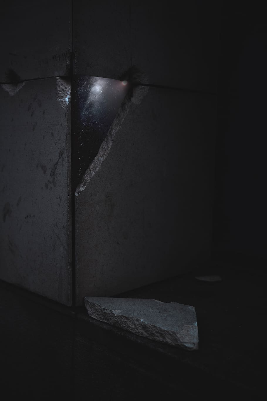 rajoles grises, francia, burdeos, a l'interior, habitació, edifici, #conceptualart, #conceptual, #art, #negre, #dark, #rock, #space, #universe, #crear, #photoshop, #photoart, #projecte, #concept, #minimalims, #magic, fosc, nit, ombra, arquitectura, cap gent, naturalesa, sòlid, trencat, llum - fenomen natural, estructura construïda, primer pla, il·luminat, abandonat, concret, 5K