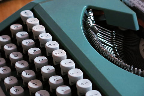 hardware, computer, computer hardware, tastiera del computer, tastiera, elettronica, testo, numero, simbolo, orologio da polso, parola, macchina, alfabeto, pc, Telefono, figurina, microscopio, sport, gli sport, tecnologia, macchina da scrivere, in stile retrò, avvicinamento, vista dall'alto, lettera, nessuno, comunicazione, in casa, attrezzatura informatica, macchinario, antico, attività commerciale, calcolatrice, sceneggiatura occidentale, 4K, CC0, dominio pubblico, privo di copyright