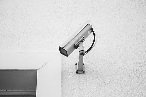 valkoinen, valvontakamera, seinä, kamera, CCTV, kaupunki-, turvallisuus, elokuva, video-, isoveli, minimaalinen, kuvaamisen, turvallinen, ollessa, olemme, sinä, katsoi, valkoinen seinä, valvonta, kamera - valokuvauslaitteet, turvallisuusjärjestelmä, katselu, suojaus, yksityisyys, ohjaus, tilata, näköinen, rikollisuus, iso veli - orwellilainen käsite, tekniikka, laitteet, vartija, linssi - optinen instrumentti, ulkona, arkkitehtuuri, hälytys, 5K, CC0, public domain, rojaltivapaa