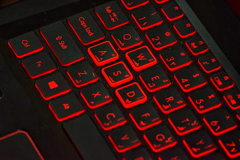 Computer Tastatur, Computerhardware, Hardware-, Computer, Elektronik, Tastatur, Spielen, Computers, Fenster, modern, Spiel, Kassettenspieler, Telefon, SMS, Handy, Handheld-Computer, Mobiltelefon, Nuggets, Gebratenes Huhn, Technologie, Computerausrüstung, rot, Verbindung, Nahansicht, keine Leute, Kommunikation, kabellose Technologie, Computerschlüssel, Computerteil, Nummer, Text, High Angle View, drinnen, Brief, Alphabet, Laptop, Computerkriminalität, Tastenfeld, 5K, CC0, gemeinfrei, lizenzfrei