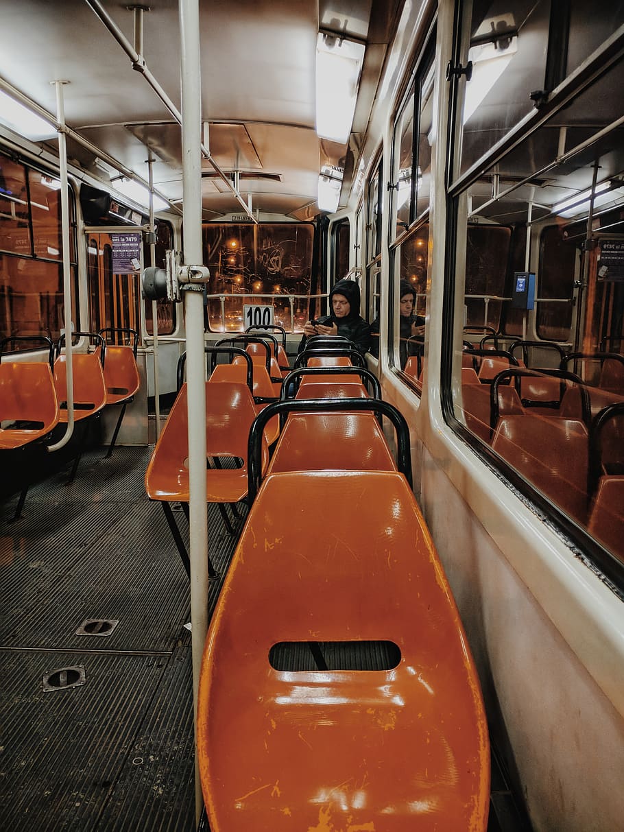interior del bus, humà, persona, restaurant, menjar, romania, strada oașului 15, cluj-napoca, transport, vehicle, tren, cafeteria, Parc d'atraccions, autobús, taller de menjar, il·luminació, motos aquàtiques, manera de transport, transport públic, buit, en fila, absència, transport per ferrocarril, interior del vehicle, seient, seient del vehicle, a l'interior, tren - vehicle, cap gent, arquitectura, vehicle terrestre, finestra, viatjar, tren de passatgers, vidre - material, tren de metro, 4K