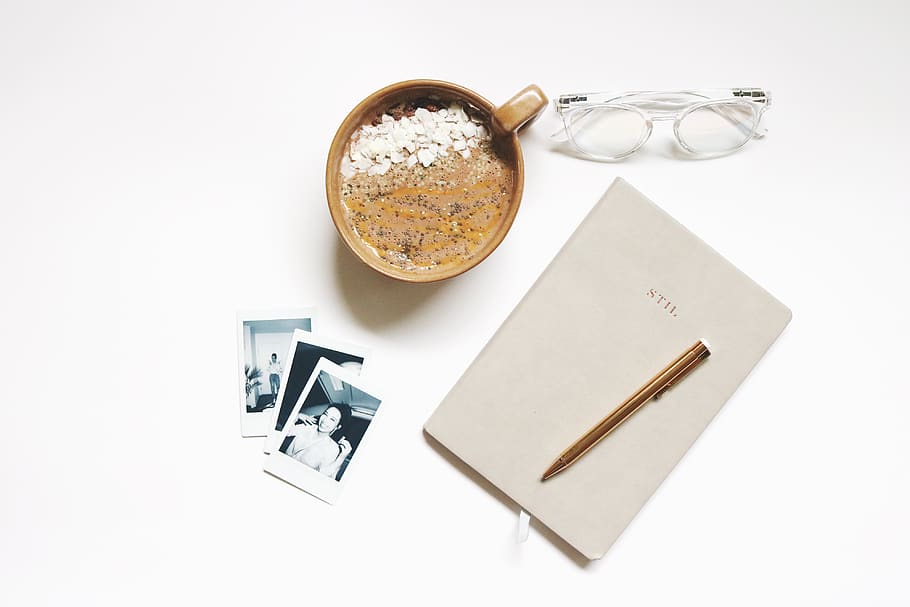 Brun, keramisk, kop, ved siden af, notesbog, pen, baggrund, drik, blank, morgenmad, forretning, tæt på, kaffe, dagbog, drikke, briller, flatlay, mad, sundhed, isolere, tidsskrift, Bemærk, notesblok, kontor, papir, fotos, billeder, planner, polaroid, smoothie, årgang, hvid, arbejdsområde, hvid baggrund, mad og drikke, forfriskning, indendørs, studio skud, kaffe - drikke, ingen mennesker, krus, kaffekop, høj vinkel visning, stilleben, teknologi, skåret ud, varm drikke, note pad, 4K