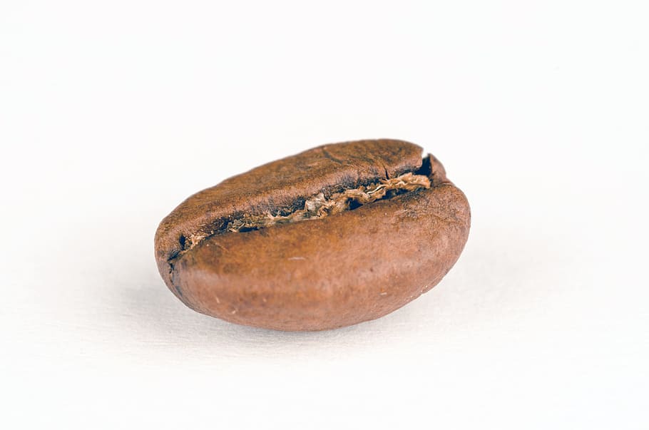 pedra ovalada marró, fons, mongeta, marró, cafeïna, primer pla, gra de cafè, gra, fotografia macro, natural, objecte, crua, llavor, textura, fons blanc, menjar i beguda, menjar, tir de l'estudi, alimentació saludable, sol objecte, cap gent, benestar, frescor, a l'interior, tallar, planta, còpia espai, vegetals, naturalesa, enfocament selectiu, berenar, senzillesa, 4K