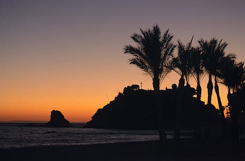 Spanien, Almuñecar, solnedgang, himmel, silhuet, træ, skønhed i naturen, scenics - natur, plante, hav, rolig scene, vand, ro, orange farve, natur, strand, skyfri himmel, jord, idyllisk, Palme træ, ikke-urbane scene, ingen mennesker, udendørs, 4K, CC0, offentligt domæne, royaltyfrie