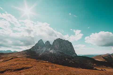 Munte, noros, cer, natură, în aer liber, de munte, Italia, platou, grohmannspitze, vârf, soare, mediu rural, decor, munţi, dolomitele, Alpi, portocaliu și teal, teren, sol, pășune, camp, frumusețe în natură, nor - cer, scenice - natura, o scenă liniștită, liniște, peisaj, lumina soarelui, scenă non-urbană, mediu inconjurator, stâncă, nici o persoana, idilic, zi, la distanta, solid, geografie fizica, lentila flacara, formare, luminos, varf de munte, arid clima, 5K, CC0, domeniu public, fără drepturi de autor