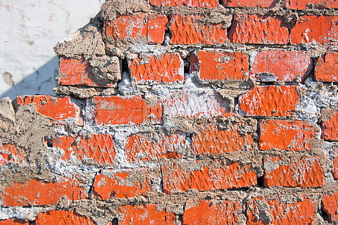 maons, paret de maó, marró, edifici, brut, horitzontal, vell, taronja, vermell, revestiment, sòlid, paret de pedra, superfície, textura, paret, maó, funció de construcció de parets, fons, marc complet, resistent, cap gent, estructura construïda, arquitectura, patró, color taronja, primer pla, dia, aixafar, en fila, aspre, a l'aire lliure, concret, arruïnat, 2K, CC0, domini públic, lliure de regalies