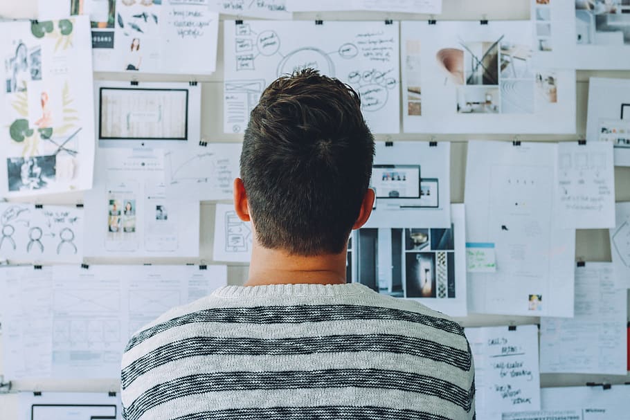 homme, portant, noir, blanc, chemise à rayures, regardant, papiers d'imprimante, mur, plan d'action, brainstorming, complexe, compliqué, concept, confus, innovation, la personne, plan, Planification, recherche, pièce, tester, pense, pensées, vue arrière, une personne, Vrais gens, photo du visage, Hommes, à l'intérieur, permanent, Vêtements décontractés, portrait, adulte, modes de vie, construction de murs, la taille, jeune adulte, mâles, Bureau, journée, texte, 5K
