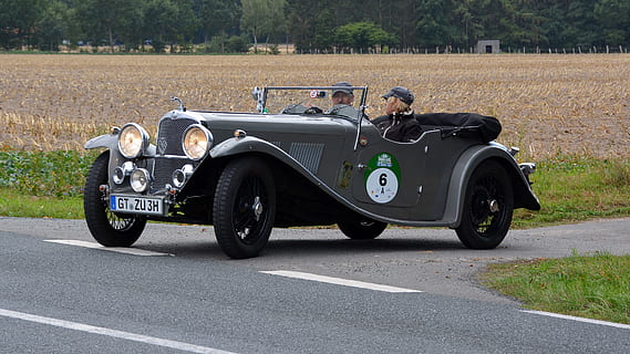 ac 16 66, Oldtimer, Auto, klassisch, Automobil, Nostalgie, Transport, Transportmittel, Straße, Männer, Kraftfahrzeug, Retro-Stil, Erwachsene, Tag, Fahren, Landfahrzeug, Zusammengehörigkeit, zwei Menschen, Menschen, reifer erwachsener, Cabrio, in voller Länge, Porträt, Reise, 4K, CC0, gemeinfrei, lizenzfrei