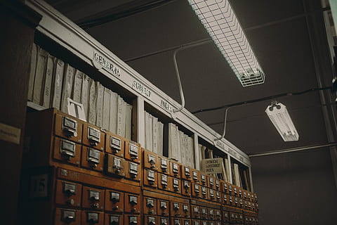 dulap maro, mobila, biblioteka imeni lenina, Moscova, Rusia, hardware-, Electronică, tastatura, hardware-ul computerului, calculator, tastatură, bibliotecă, raft, ușoară, depozit, clădire, rafturi, dulap, căsuța poștală privată, oficiu postal, în interior, vedere unghiulară joasă, nici o persoana, raft de cărți, carte, arhitectură, publicare, educaţie, tavan, construită, agăţat, grup mare de obiecte, text, lemn - material, acasă interior, consecutiv, vechi, 5K, CC0, domeniu public, fără drepturi de autor