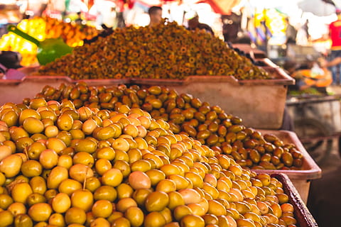marroquí, tamraght, menjar, menjar i beguda, frescor, fruita, alimentació saludable, abundància, mercat, gran grup d'objectes, venda al detall, benestar, a la venda, centrar-se en primer pla, Paradeta, elecció, cap gent, arranjament, Munt, color taronja, natura morta, visualització al detall, temptació, 4K, CC0, domini públic, lliure de regalies