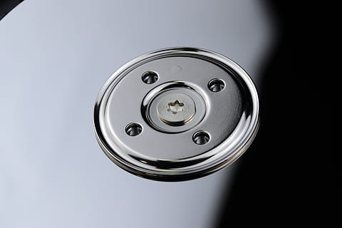 disque dur, ordinateur, disque, espace de rangement, Matériel, capacité, dispositif, La technologie, prise de vue en studio, fermer, métal, à l'intérieur, cercle, personne, Forme géométrique, objet unique, coupé, couleur argentée, forme, gris, espace de copie, la communication, couleur noire, équipement informatique, lien, ouvrir, alliage, équipement électrique, acier, 5K, CC0, domaine public, libre de droits