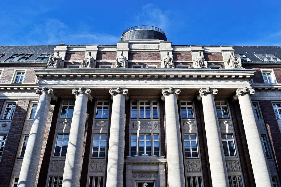 architettura, colonnare, costruzione, vecchio, pietra, storicamente, storia, statue, scultura, arte, Luoghi di interesse, Tribunale, Düsseldorf, Hotel, monumento, figura, opera d'arte, figura di pietra, struttura costruita, esterno dell'edificio, colonna architettonica, governo, città, Inquadratura dal basso, cielo, destinazioni di viaggio, nessuno, blu, il passato, facciata, natura, giorno, finestra, viaggio, all'aperto, colonnato, neoclassico, palazzo di giustizia, 5K