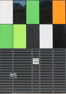 muro multicolore, Utrecht, Paesi Bassi, modello, colori, costruzione, Home decor, griglia, elettronica, testo, etichetta, condizionatore, apparecchio, schermo, parete, amplificatore, tastiera, finestra, tenere sotto controllo, display, Schermo a cristalli liquidi, nessuno, cartello, architettura, struttura costruita, comunicazione, caratteristica della parete, esterno dell'edificio, chiuso, sicurezza, metallo, simbolo, giorno, all'aperto, sfondi, fotogramma intero, protezione, segno di informazione, Entrata, 2K, CC0, dominio pubblico, privo di copyright