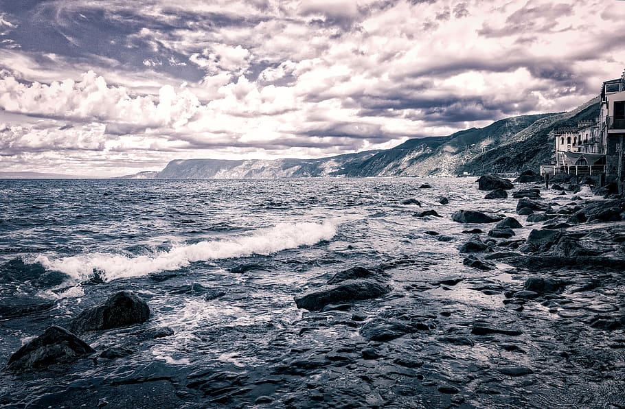 Karosserie, Wasser, wolkig, Himmel, Strand, Wolken, Tageslicht, Landschaft, Berge, Ozean, Felsen, Meer, seelandschaft, Wellen, Weiß, Wind, wolke - himmel, Schönheit in der Natur, Szenen - Natur, Berg, Natur, kalte Temperatur, Rock, keine Leute, ruhige Szene, Sport, Winter, Umgebung, Tag, Bewegung, Welle, draußen, schneebedeckter Berg, Kraft in der Natur, 5K