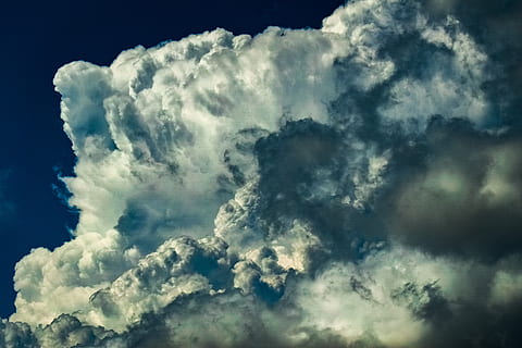 nuvole, drammatico, cumulo, cielo, tempo metereologico, natura, luce, tempestoso, Cloudscape, atmosfera, clima, meteorologia, nuvoloso, nuvola - cielo, bellezza nella natura, scenics - natura, sfondi, cielo drammatico, nessuno, ambiente, vento, la tranquillità, Inquadratura dal basso, blu, Colore bianco, idilliaco, all'aperto, infausto, morbidezza, 5K, CC0, dominio pubblico, privo di copyright