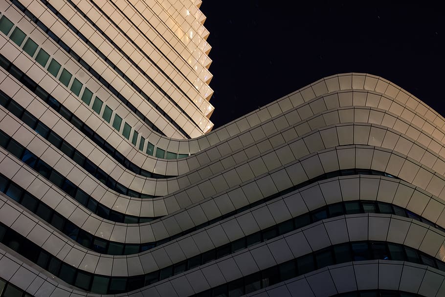 edificio, arquitectura, diseño, estructura construida, exterior del edificio, vista de ángulo bajo, ciudad, edificio de oficinas exterior, modelo, nadie, moderno, oficina, cielo, rascacielos, altura maxima, torre, al aire libre, noche, naturaleza, característica arquitectónica, 5K