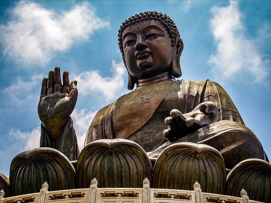 adoració, edifici, arquitectura, humà, persona, temple, Buda, santuari, art, ciutat, metròpolis, urbà, estàtua, hong kong, Xina, lantau, gran buda, bronze, budisme, escultura, cel, art i artesania, religió, espiritualitat, semblança masculina, representació, núvol - cel, representació humana, vista d’angle baix, destinacions de viatge, dia, estructura construïda, creença, naturalesa, el passat, història, cap gent, a l'aire lliure, ídol, civilització antiga, 2K
