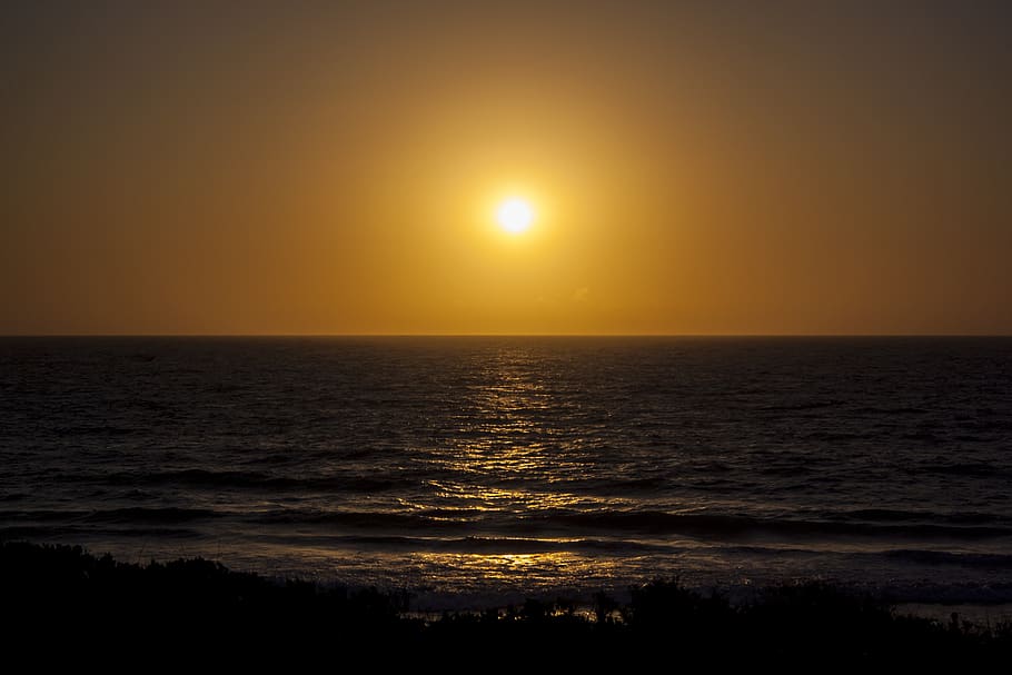tramonto, sole, crepuscolo, acqua, Perth, Australia, arancia, all'aperto, estate, inverno, primavera, autunno, viaggio, Alba, cielo, paesaggio, natura, mare, orizzonte, panoramico, spiaggia, costa, vacanza, riflessione, nube, luce del sole, scena, onda, turismo, soleggiato, paesaggio marino, oceano, sera, mattina, bellezza nella natura, orizzonte sull'acqua, scenics - natura, la tranquillità, scena tranquilla, idilliaco, colore arancione, silhouette, nessuno, terra, 2K