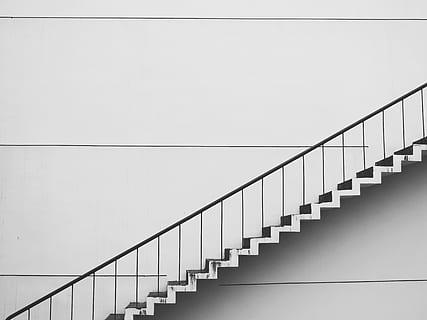 papier peint blanc d'escaliers, contemporain, pente, mains courantes, la perspective, garde-corps, escalier, escaliers, acier, pas, blanc, balustrade, marches et escaliers, architecture, espace de copie, à l'intérieur, couleur blanche, structure construite, personne, construction de murs, journée, absence, modèle, faible angle de vue, dans une rangée, la voie à suivre, abstrait, la nature, 4K, CC0, domaine public, libre de droits