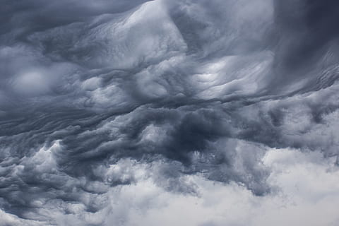 fotografie, cloudformace, bouřka, nebe, mrak, abstraktní, scéna s oblaky, tapeta na zeď, Šedá, šedá, textura, Příroda, nebezpečí, tma, temný, klimatu, apokalypsa, asperita, počasí, mrak - nebe, modrý, zatažený, pozadí, meteorologie, venku, vzduch, den, kupovitý mrak, scén, zlověstný, prostor, bílý, načechraný, dramatická obloha, cumulonimbus, stratosféra, krása v přírodě, nikdo, bouřkový mrak, letní, déšť, náladový nebe, světlo - přírodní jev, vítr, 5K, CC0, veřejná doména, bez autorských práv