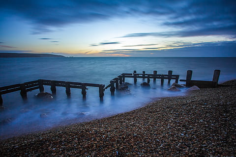szenisch, Aussicht, Meer, Himmel, Strand, Ruhe, Wolken, Küste, Dämmerung, Horizont, Landschaft, Natur, Ozean, Reflexion, Felsen, seelandschaft, Steine, Sommer-, Sonne, Sonnenaufgang, Sonnenuntergang, Wasser, Holzzaun, Holzscheite, wolke - himmel, Schönheit in der Natur, Szenen - Natur, ruhige Szene, Land, Horizont über Wasser, idyllisch, Seebrücke, keine Leute, Dramatischer Himmel, 5K, CC0, gemeinfrei, lizenzfrei