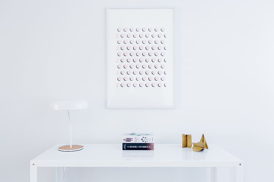 bianca, tavolo, montatura, lampada, estetico, in casa, nessuno, tecnologia, sfondo bianco, natura morta, copia spazio, assistenza sanitaria e medicina, calcolatrice, Colore bianco, comunicazione, avvicinamento, caratteristica della parete, attrezzatura per l'illuminazione, mobilia, telefono, medicina, grande gruppo di oggetti, sceneggiatura occidentale, girato in studio, lampada elettrica, 5K