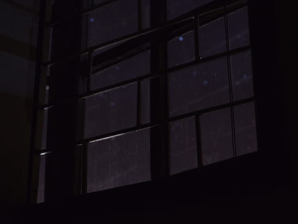 noite, janela, Sombrio, ninguém, estrutura construída, construção, arquitetura, dentro de casa, vidro - material, transparente, padronizar, quadro completo, visão de baixo ângulo, forma quadrada, natureza, forma, iluminado, casa, moldura da janela, 4K, CC0, domínio público, royalty free