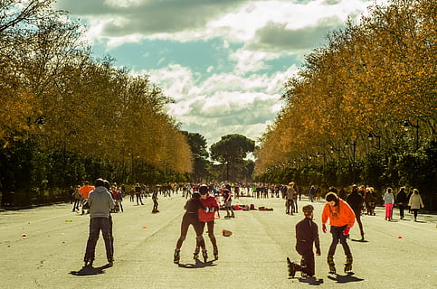 Spanje, Madrid, wolk, hemel, sport, park, pret, mensen, stad, sport-, bomen, boom, groep mensen, menigte, fabriek, grote groep mensen, echte mensen, mannen, natuur, wolk - lucht, levensstijlen, vrijetijdsbesteding, saamhorigheid, dag, gemengde leeftijdscategorie, volwassen, vrouw, buitenshuis, 2K, CC0, publiek domein, royaltyvrij