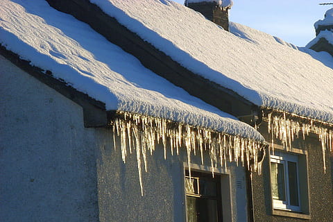 icicles, overhanging, snow-covered, roof, scotland, ice, climate change, winter, weather, snow, built structure, architecture, building exterior, building, day, sunlight, no people, house, window, nature, residential district, outdoors, low angle view, sky, blue, shadow, city, wall - building feature, icicle, 1080P, CC0, public domain, royalty free