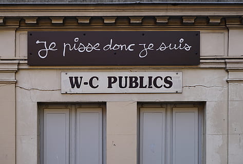 wc publics, biuro pocztowe, tekst, drzwi, symbol, znak, artysta, artysta ben, grafika, ładny, wc publiczne, nizza, Francja, frankreich, ben, toaleta, cote azur, alfabet, budynek biurowy, na zewnątrz budynku, architektura, porozumiewanie się, zbudowana struktura, pismo zachodnie, żadnych ludzi, wejście, biznes, drewno - materiał, dzień, Zamknięte, jedzenie i picie, fasada, restauracja, na dworze, przemysł spożywczy, budynek, 5K, CC0, domena publiczna, darmowe zdjęcia