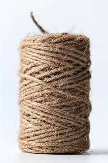 brunt reb, hvid baggrund, tæt på, studio skud, indendørs, tekstil, stilleben, uld, ingen mennesker, fokus på forgrunden, tråd, uldkugle, skåret ud, Brun, materiale, Kunst og håndværk, mønster, enkelt objekt, snor, kreativitet, spole, blødhed, 5K, CC0, offentligt domæne, royaltyfrie