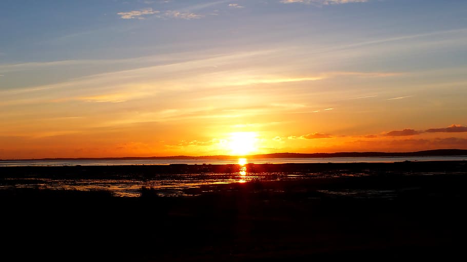 solnedgang, ocean, tidevand, lav, himmel, vand, natur, tusmørke, landskab, ferie, smuk, orange, rolige, scenics - natur, skønhed i naturen, ro, rolig scene, hav, orange farve, sky - himmel, jord, strand, sol, silhuet, idyllisk, sollys, ingen mennesker, horisont over vand, udendørs, 4K