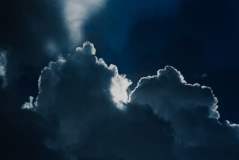 grigio, bianca, nuvoloso, cielo, nube, cielo nuvoloso, a forma di nuvola, nuvole scure, buio, illuminato, nuvole di tempesta, tempo metereologico, natura, nuvola - cielo, blu, temporale, tempesta, Cloudscape, sfondi, clima, all'aperto, meteorologia, estate, cielo drammatico, aria, luce - fenomeno naturale, giorno, Paradiso, spazio, infausto, pioggia, Paesaggi, bellezza nella natura, cumulonembo, nessuno, soffice, cumulo, luce del sole, cielo lunatico, 5K, CC0, dominio pubblico, privo di copyright