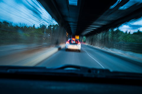 Canadà, Edmonton, transport, manera de transport, moviment, cotxe, automòbil, moviment borrós, carretera, velocitat, interior del vehicle, conduir, en moviment, vehicle terrestre, parabrisa, interior del cotxe, viatjar, punt de vista del cotxe, ciutat, vidre - material, arquitectura, a l'aire lliure, viatge de carretera, 4K, CC0, domini públic, lliure de regalies