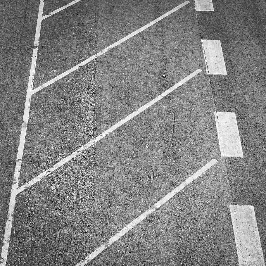 strada asfaltata grigia, asfalto, tappeto, strada, sport, gli sport, pista da corsa, calcestruzzo, ritratto, fotografia, foto, viso, strisce pedonali, auto, veicolo, mezzi di trasporto, automobile, mattone, campo da tennis, auto sportiva, marcatura, cartello, vista dall'alto, segnaletica stradale, simbolo, nessuno, giorno, fotogramma intero, modello, sfondi, all'aperto, città, linea di divisione, strutturato, linea singola, sicurezza, parallelo, 2K