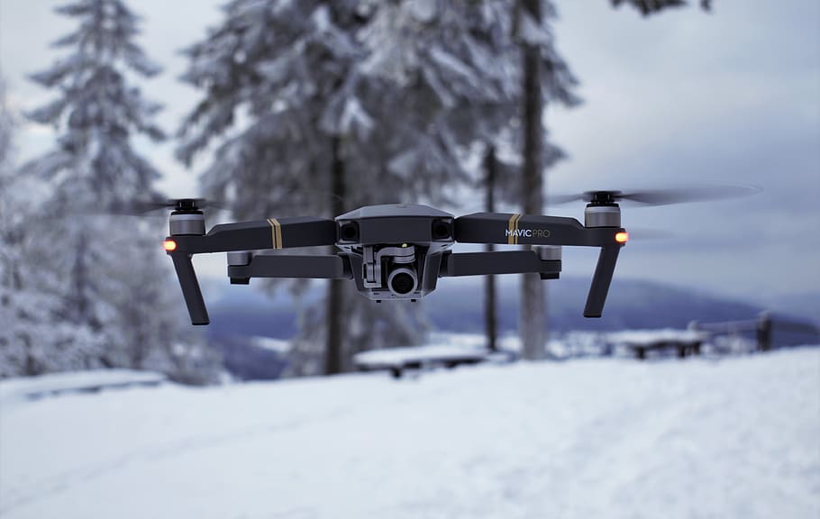 mavic pro, drone, dji, càmera, vol, hèlix, pasatemps, drones, tecnologia, remot, neu, hivern, temperatura de fred, naturalesa, arbre, cap gent, terra, cobertura, centrar-se en primer pla, Color blanc, dia, planta, camp, a l'aire lliure, seguretat, escenics - natura, bellesa a la natura, muntanya, 4K