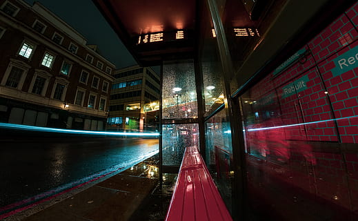 grå tom vej, belysning, gelænder, bygning, etage, vand, Hotel, gulve, korridor, udendørs, by-, bro, boardwalk, træ, svømmepøl, pool, udvej, arkitektur, kontorbygning, by, bygget struktur, belyst, bygning udvendig, nat, ingen mennesker, afspejling, transportmidler, transportform, glas - materiale, vindue, belysningsudstyr, bevægelse, natur, 5K, CC0, offentligt domæne, royaltyfrie