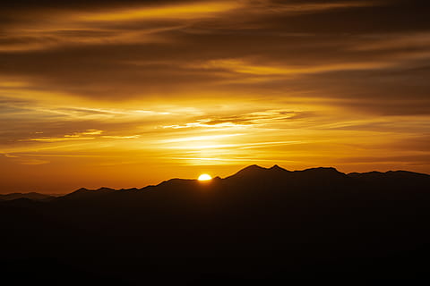 sol, configuració, darrere, muntanyes, naturalesa, a l'aire lliure, llum solar, sortida del sol, Austràlia, gumpeneck, llum, flamarada, cel, vespre, posta de sol, cel vermell, alba, öblarn, fons de HD, fons de l’ordinador, fons, fons de pantalla, fons de pantalla HD, muntanya, bellesa a la natura, silueta, escenics - natura, color taronja, escena tranquil·la, tranquil·litat, núvol - cel, Serra, cel dramàtic, idíl·lic, medi ambient, majestuós, cap gent, paisatge, fosc, cel romàntic, 5K, CC0, domini públic, lliure de regalies
