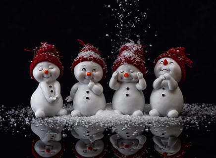 ninot de neu, figura, bonic, hivern, neu, decoració, Nadal, hora de nadal, divertit, deco, blanc, diversió, motiu de Nadal, duplicació, representació, representació humana, cap gent, vermell, festa, art i artesania, temperatura de fred, celebració, semblança masculina, creativitat, a l'interior, decoració de Nadal, Color blanc, semblança femenina, tir de l'estudi, fons negre, nevar, 5K