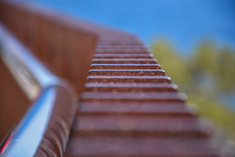 Lineas, selektiv fokusering, i en række, ingen mennesker, tæt på, dag, blå, gentagelse, træ - materiale, udendørs, mønster, fokus på forgrunden, metal, natur, Brun, musikinstrument, bestille, faldende perspektiv, forbindelse, musik, sæde, 4K, CC0, offentligt domæne, royaltyfrie