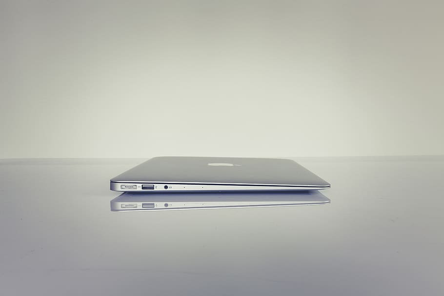 stříbrný, elektronický, přístroj, povrch, pojem, spojení, elektronika, laptop, moderní, porty, odraz, technologie, uvnitř, kopie prostor, nikdo, studio shot, jeden objekt, sdělení, šedá, stálý život, šedé pozadí, nástěnný prvek, detail, bílé pozadí, stůl, kov, auto, bílá barva, 5K