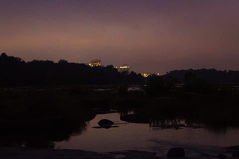 rivier-, zonsondergang, lowlight, bomen, reflectie, film, richmond, Virginia, James River, water, hemel, geen mensen, natuur, scenics - natuur, boom, kalmte, fabriek, silhouet, meer, rustige scène, architectuur, schoonheid in de natuur, wolk - lucht, buitenkant van het gebouw, buitenshuis, 5K, CC0, publiek domein, royaltyvrij