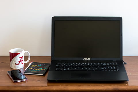 table de travail, espace de travail, pc, travail, Bureau, portable, ordinateur, Android, téléphone intelligent, tasse à café, La technologie, table, tasse, lien, agresser, boisson, Technologie sans fil, café - boisson, la communication, café, à l'intérieur, rafraîchissement, personne, Nourriture et boisson, équipement informatique, nature morte, clavier, tasse à thé, vaisselle, 5K, CC0, domaine public, libre de droits
