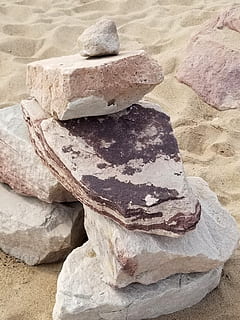 sand, klippe, klipper, stak, stablet, stablede sten, struktur, strand, solid, rock-objekt, ingen mennesker, tæt på, stilleben, natur, dag, jord, høj vinkel visning, udendørs, sten - objekt, ru, dyr, rock formation, sten-, geologi, 4K, CC0, offentligt domæne, royaltyfrie