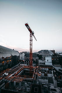 rojo, grua, edificio, maquinaria, industria, industria de construccion, cielo, arquitectura, estructura construida, exterior del edificio, sitio de construcción, grúa - maquinaria de construcción, desarrollo, ciudad, nadie, naturaleza, al aire libre, vista de alto ángulo, día, altura maxima, equipos de construcción, paisaje urbano, 4K, CC0, dominio público, libre de derechos