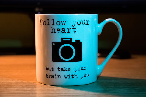 krus, tekst, vestlige script, kop, tæt på, meddelelse, indendørs, mad og drikke, drikke, kaffekop, fokus på forgrunden, ingen mennesker, bord, kaffe - drikke, varm drikke, te, enkelt objekt, te pose, te - varm drikke, blå, te kop, besked, alkoholfri drikkevare, 5K, CC0, offentligt domæne, royaltyfrie